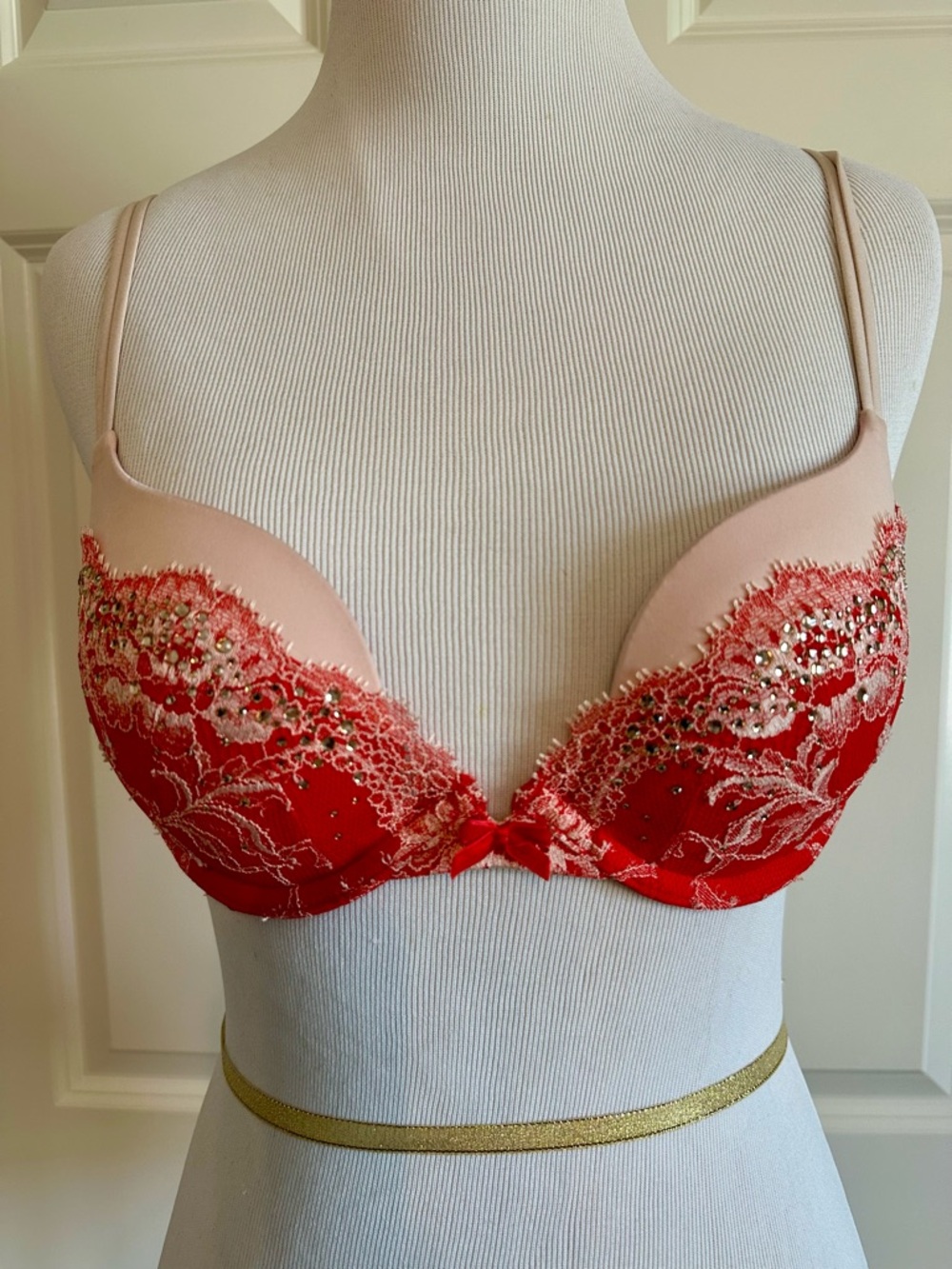 Victoria Secret Very Sexy Plunge Push-up Bra Red Nude Lace Rhinestones